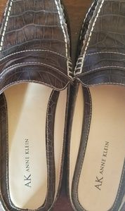 Loafers with no backs